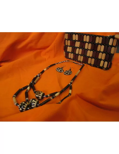 Zestaw - kolczyki, naszyjnik i torebka z koralików