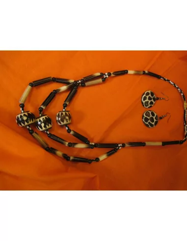 Zestaw - kolczyki, naszyjnik i torebka z koralików