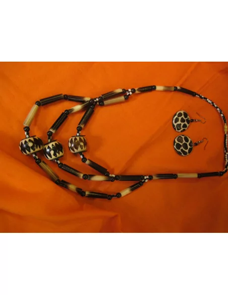 Zestaw - kolczyki, naszyjnik i torebka z koralików