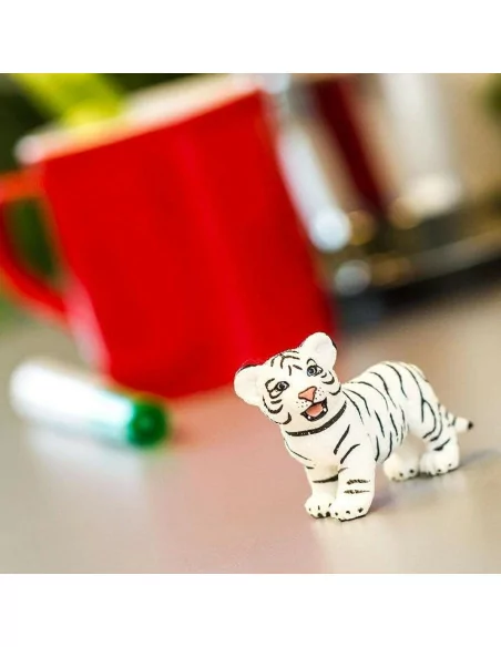 Młode białego tygrysa bengalskiego