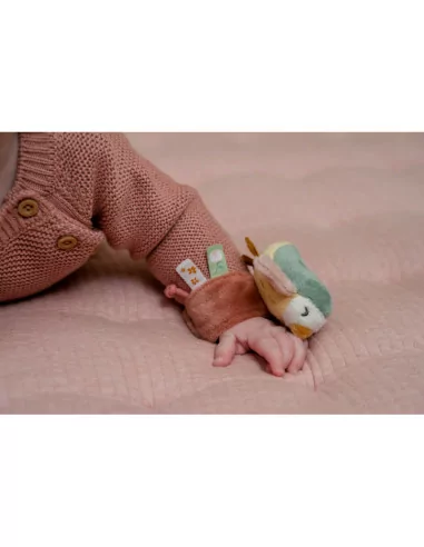 Chrastítko na ruku, květiny a motýli