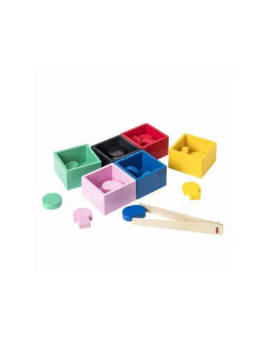 Kolorowe pudełka - sortowani z pinzetą