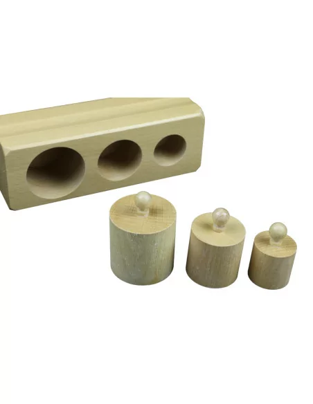 Trzy cylindry z uchwytem