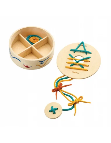 Provlékání tkaniček v boxu