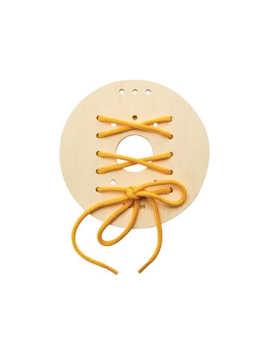 Provlékání tkaniček v boxu