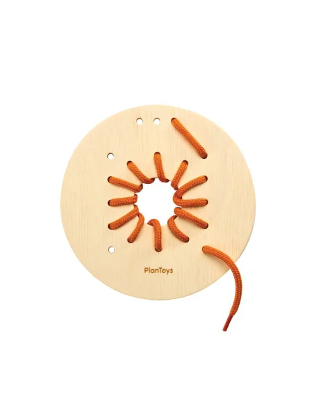 Provlékání tkaniček v boxu