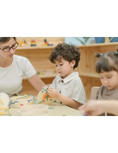 Provlékání tkaniček v boxu