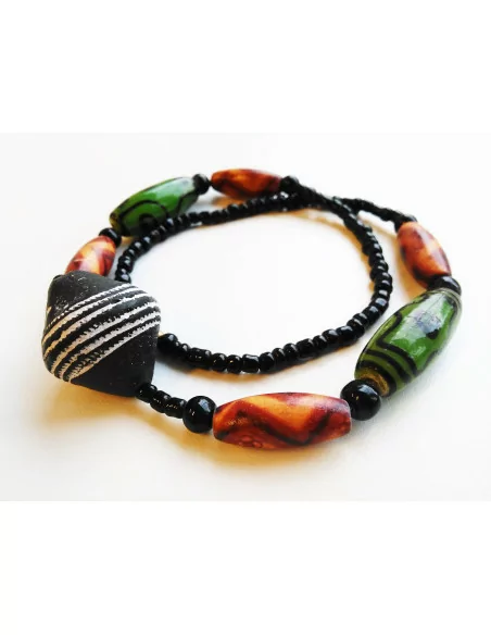 Naszyjnik z dużym ceramicznym koralikiem