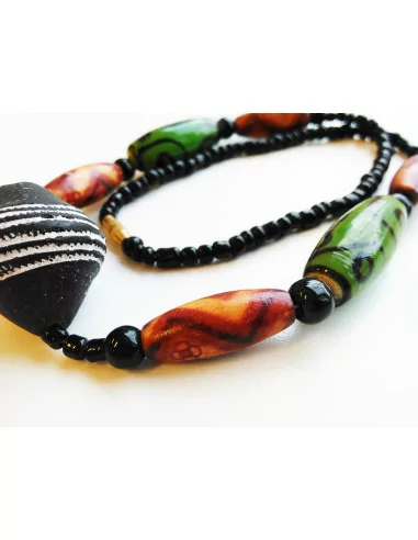 Naszyjnik z dużym ceramicznym koralikiem