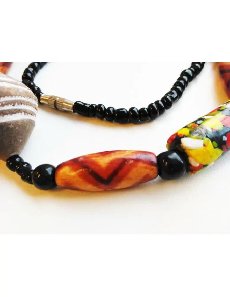 Naszyjnik z dużym ceramicznym koralikiem